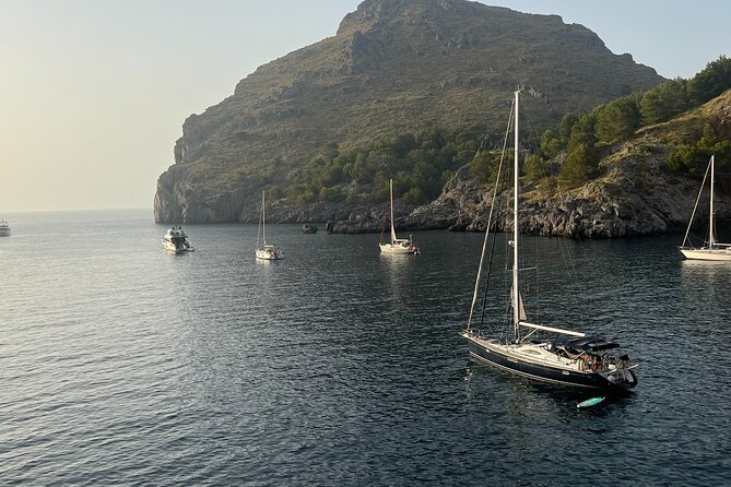 Dinner and a Movie on a Sailboat - Preparation and Attire