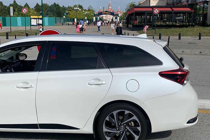 Disneyland Paris: Private Transport Entrance Ticket - Refreshments and Amenities Provided