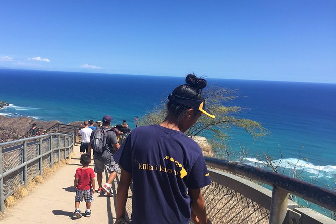 Explore O'Ahu Island With a Friendly Local in a Small Group - Savor Delectable Local Cuisine
