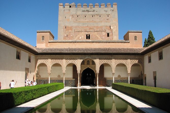 Full Day to Alhambra Palace and Generalife Gardens From Torremolinos - Exploring the Alhambra Palace