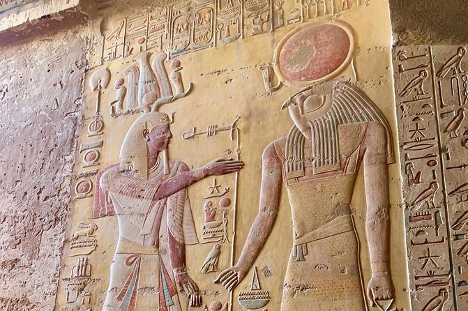 Full-Day Trip From Hurghada to Luxor and the Valley of the Kings - Admiring the Colossi of Memnon