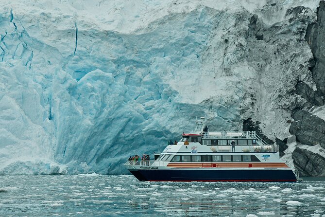Glacier Quest Cruise and Coach Package - Souvenirs and Bar Services