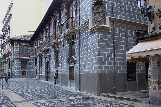 Granada: Royal Chapel Guided Walking Tour - Guided Experience