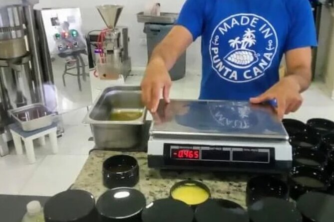 Guided Tour to Don Lucas Cigars Factory and Souvenirs Store - Booking Information