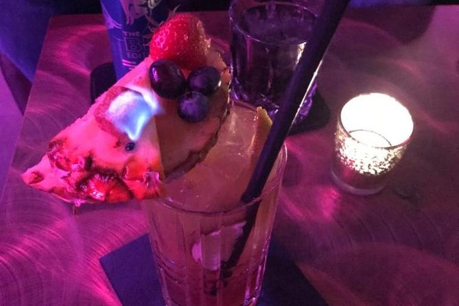 Hamburg Pub Crawl Including 1 Hour Flatrate for Beer - Exploring Hamburgs Nightlife