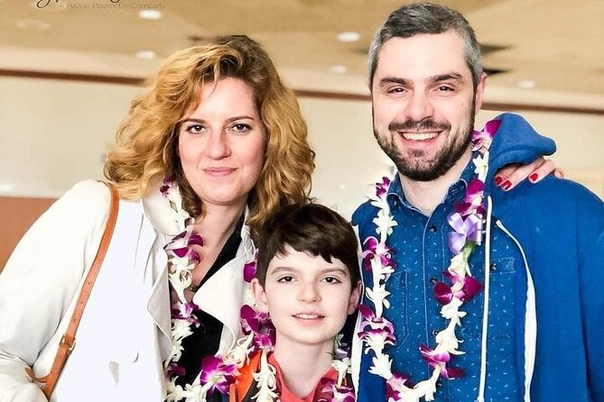 Honeymoon Airport Lei Greeting on Kona Hawaii - Accessibility and Participation