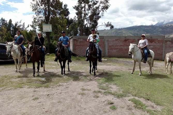 HORSE RIDING - Panoramic Mountain View in Private - CORDILLERA BLANCA - Professionally Guided Horseback Adventure
