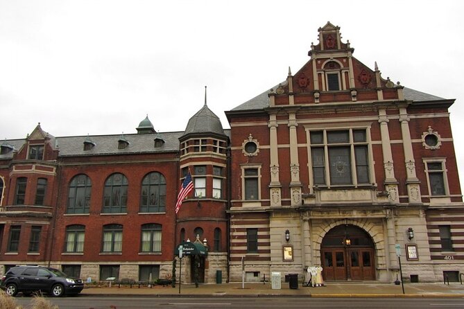 Indianapolis Scavenger Hunt: Peaceful Part of Town - Questions About Your Stay