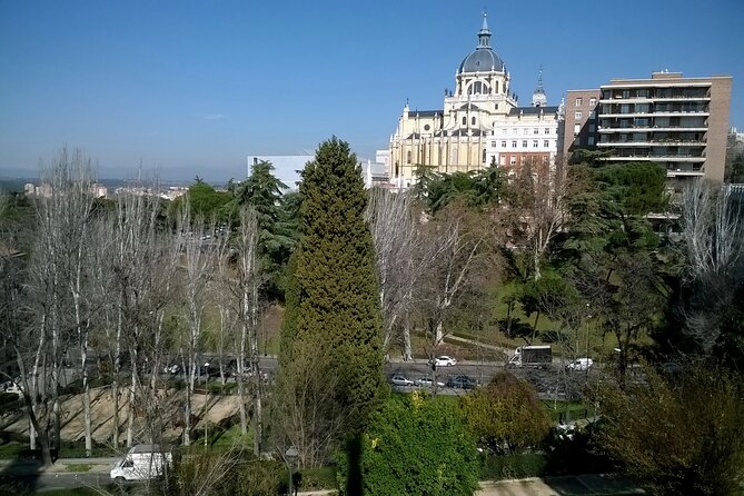 La Latina to Madrid Guided Tour With Breakfast - Accessibility