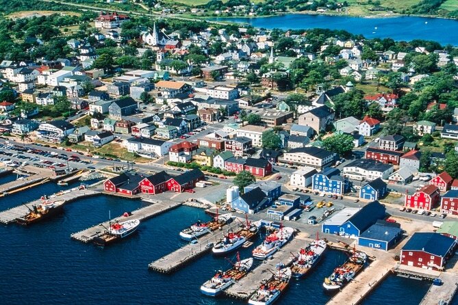 Lunenburg Small Group Express From Halifax + Lobster Roll Lunch - Guide Commendations