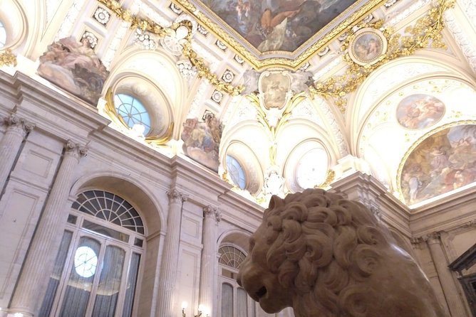 Madrid Royal Palace Private Tour With Skip-The-Line Ticket - Exploring the Royal Palace