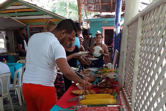 María and Miguel Stop at El Limón Waterfall With Lunch Included From Las Terrenas - Inclusions and Exclusions