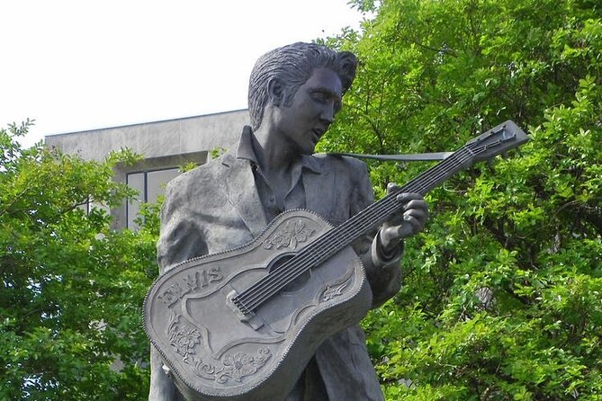 Memphis Music & More: Private Car Tour Extravaganza - Memories Captured at Photo Stops