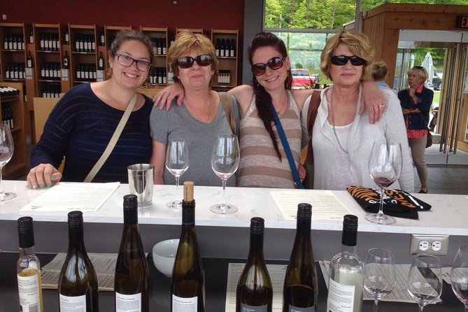 Niagara-On-The-Lake Small Group Wine Tour With Picnic Lunch - Traveler Experiences