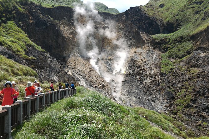 One-day Yangmingshan NP Beitou Hot Spring Park and Tamsui Tour Package - Meeting and Pickup Details