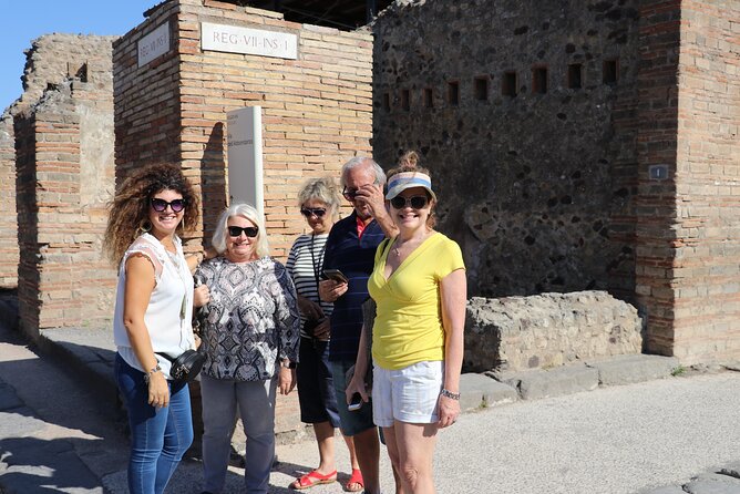 Pompeii Ruins Skip-The-Line Tour With Archaeologist - Expert Guide and Archaeological Focus