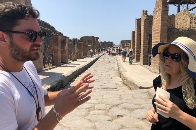 Pompeii Visit With Food and Wine Tasting Near Mt. Vesuvius - Highlights of the Guided Pompeii Tour