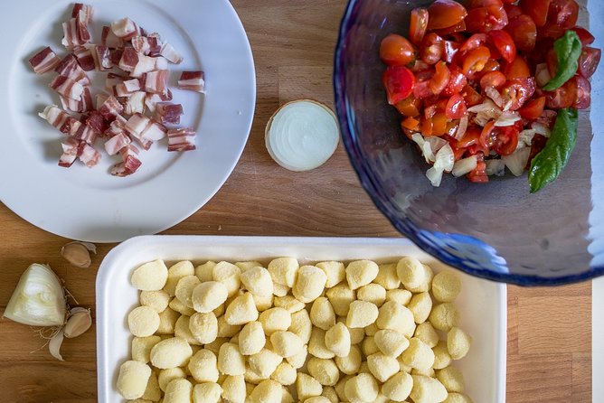 Private Cooking Class With Lunch or Dinner at a Locals Home in Ragusa - Meeting Point and Booking Details