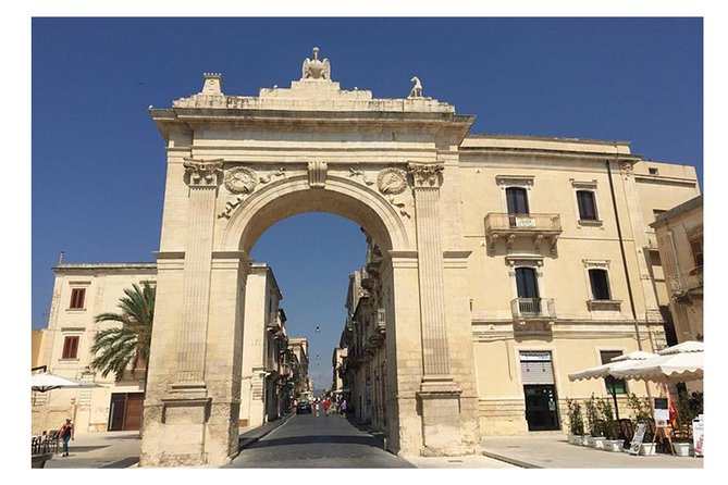 Private Day Tour to Syracuse and Noto - Host Interaction and Communication