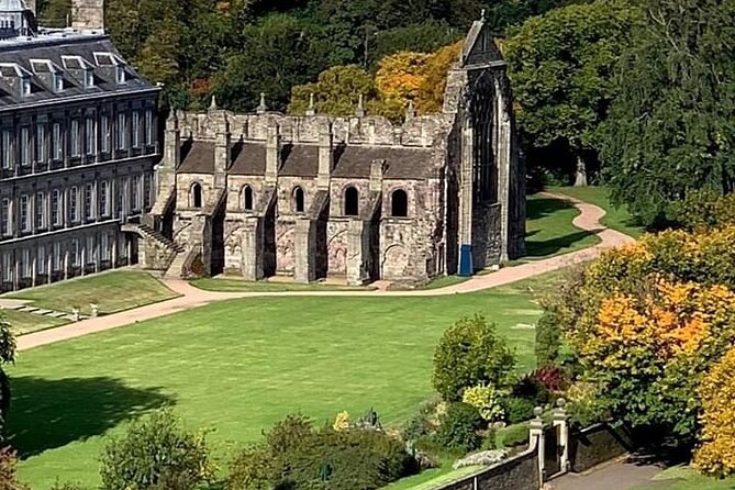Private Edinburgh Full Day Guided Tour in a Luxury Levc Txe - Positive Guest Reviews