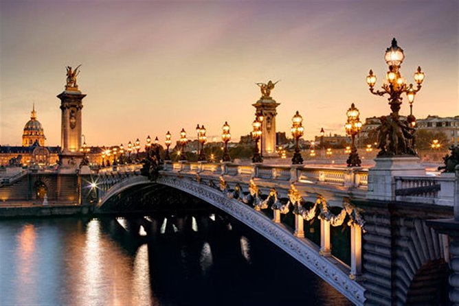 Private Electric Bike Across the Paris Wonders (Night ) - Nighttime Ambiance and Sights