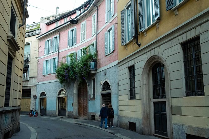 Private Milan Street Photography Walking Tour With an Artist - Personalized Photography Guidance