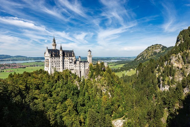Private Tour to Neuschwanstein & Linderhof Castle With Lunch - Exploring the Linderhof Castle