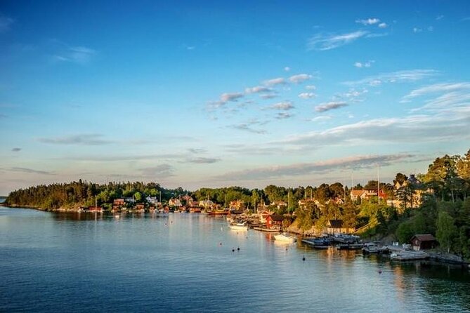 Private Yacht Cruise Review: Scenic Stockholm Experience - Onboard Dining and Refreshments
