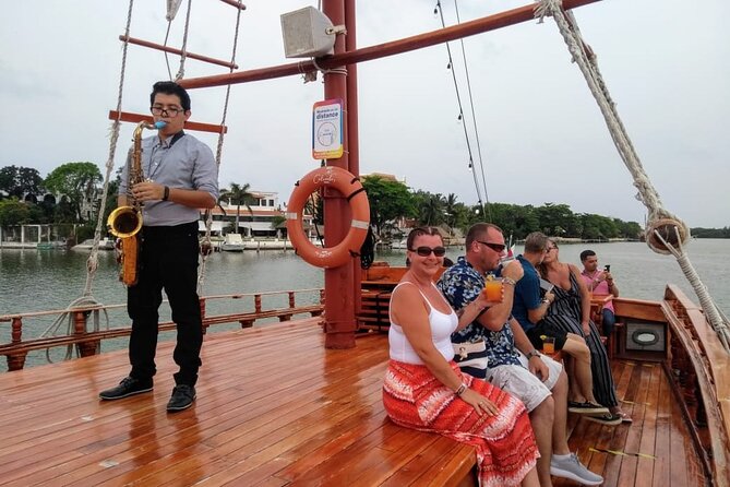 Romantic Sunset Dinner Cruising Experience - Dress Code and Accessibility