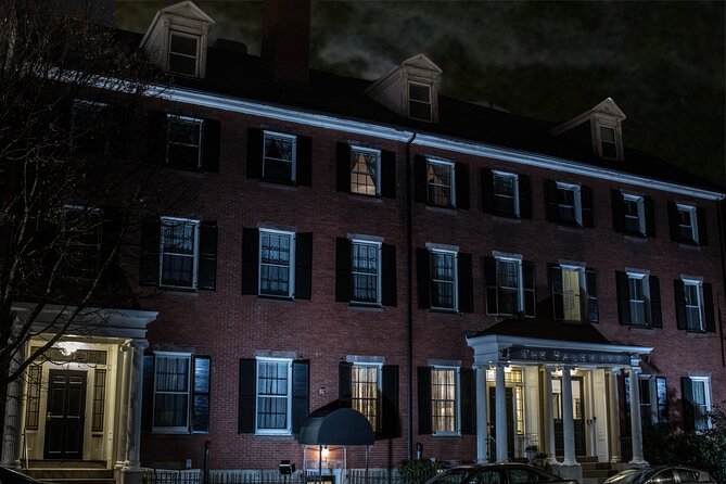 Salem Ghosts: Witches, Warlocks, & Hauntings - Navigating the Tour Logistics
