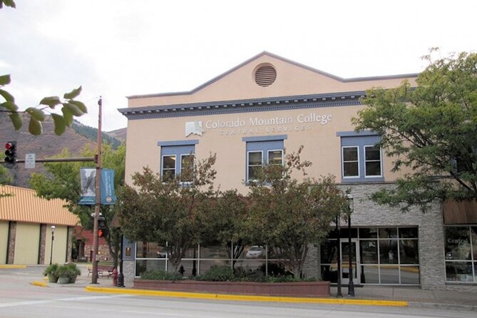 Self-Guided Scavenger Hunt: Glenwood Springs Hospitality Hunt - Questions About Your Stay