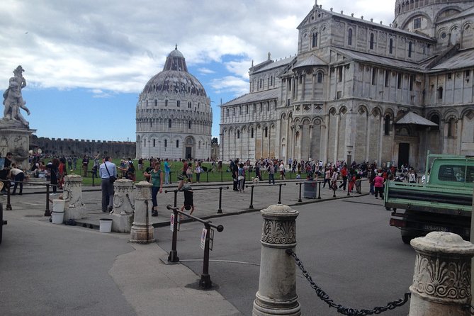 Shore Excursion From Livorno to Pisa and Lucca - Biking on the Ancient City Walls