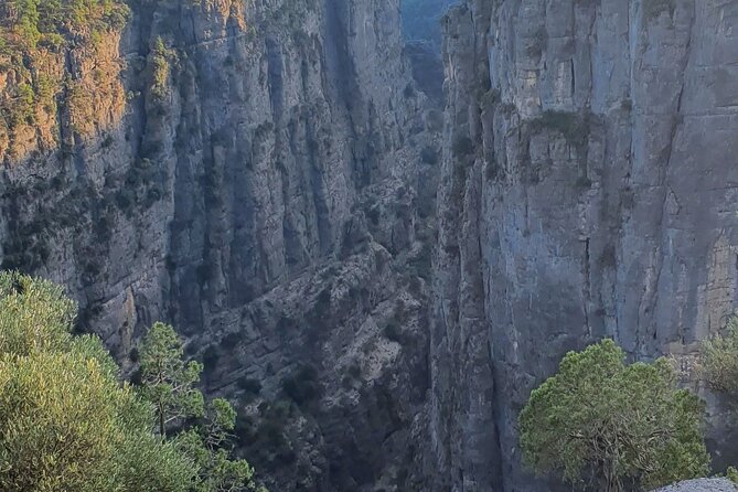 Side: Adler Canyon - Review Highlights