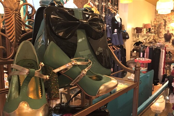 Small-Group Vintage Fashion Shopping Tour With a Style Coach - Group Size and Personalization