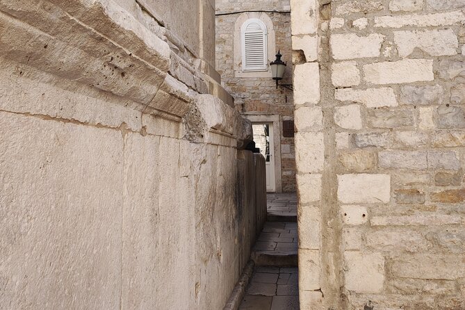 Split Walking Tour With a Licensed Local Guide - Accessibility Considerations