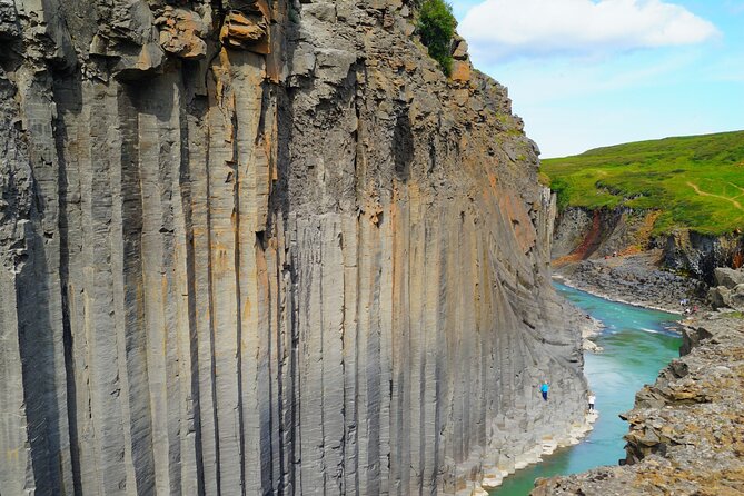 Stuðlagil Canyon and Vök Baths Day Tour - Tour Highlights