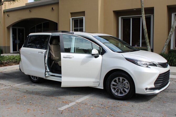 Taxi Punta Cana Airport To Santo Domingo - Vehicle Features