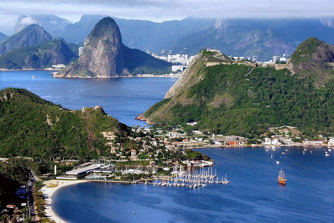The Architecture of Niemeyer - The Niemeyer Path in Niteroi - Capturing the City Park Views