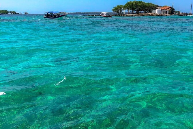 Tour Around the Rosario Islands 4 Islands - Exploring the Rosario Islands