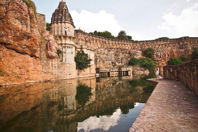 Udaipur to Jaipur via Visiting Chittorgarh Fort Guide Tour - What to Expect