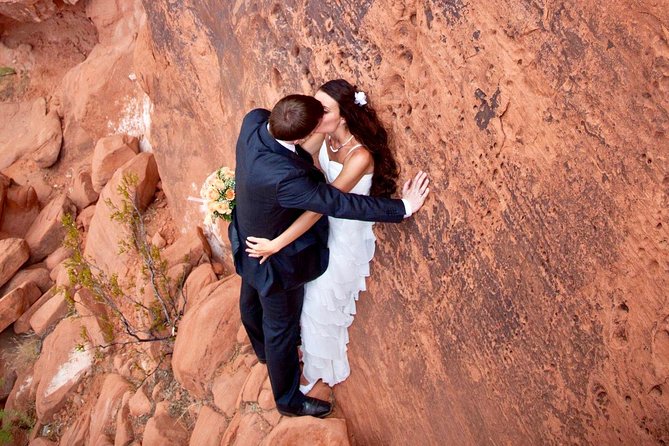 Valley of Fire Wedding by Private Limousine - Photographer and Flowers