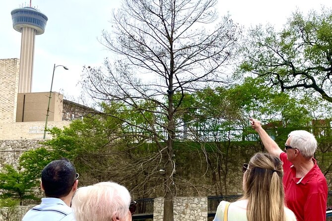 Walking Tour Along the San Antonio Riverwalk And Around Downtown - Interactive Quizzes and Photos