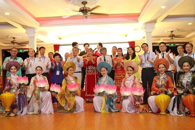 Water Puppet Show and Dinner On Indochina Queen/ Junk - Booking Information