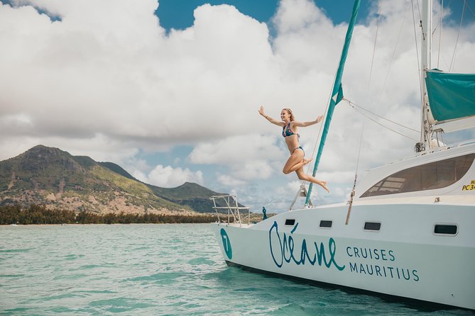 WEST Shared Cruise: OCEAN Full Day Catamaran Ile Aux Bénitiers - Reviews and Feedback