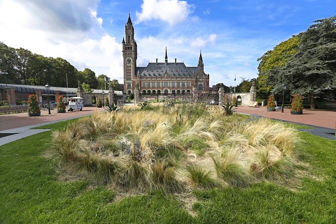 Your Own Hague. Behind The Scenes of The Royal City - Exploring The Hague Further