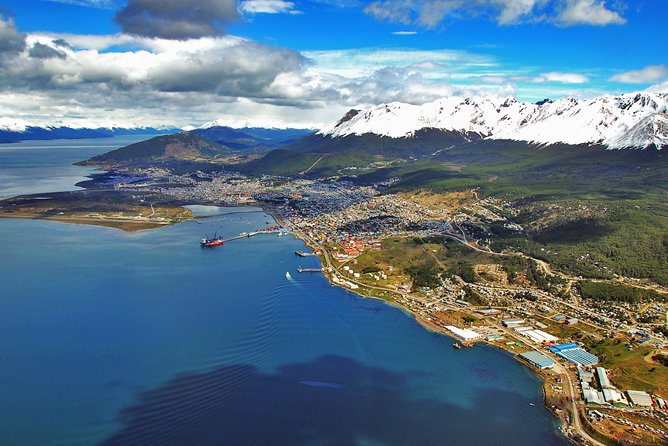 15 Flight Ushuaia and Emerald Lagoon Helicopter Overflight - Hiking to Laguna Esmeralda