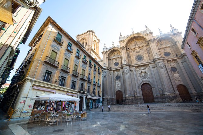 4 Neighborhoods 4 Cultures. Half Day Private Tour in Granada - Tour Format