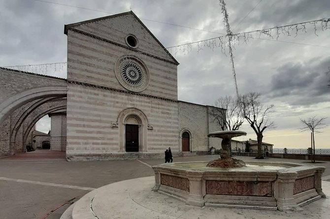 Assisi: the Three Major Basilicas. St. Francis, St. Clare and Porziuncola Chapel - Practical Information for Travelers
