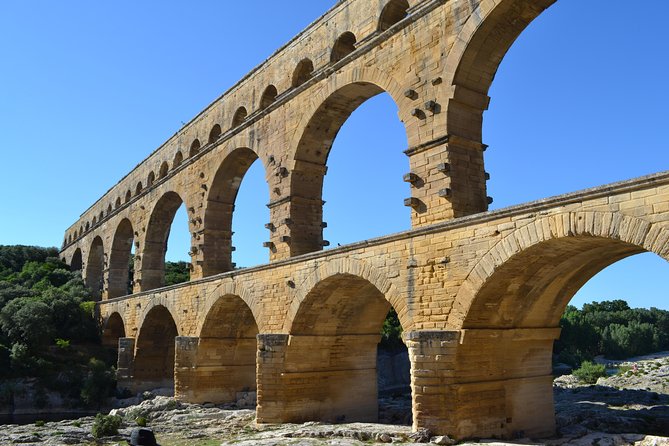 Avignon, St Rémy, Les Baux De Provence & Pont Du Gard - Tour Logistics and Meeting Point