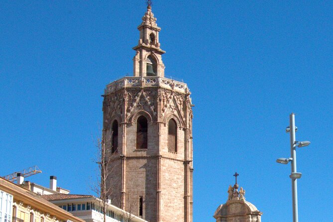 Between Two Gates: A Self-Guided Audio Tour in Valencia - Insights From the Audio Guide